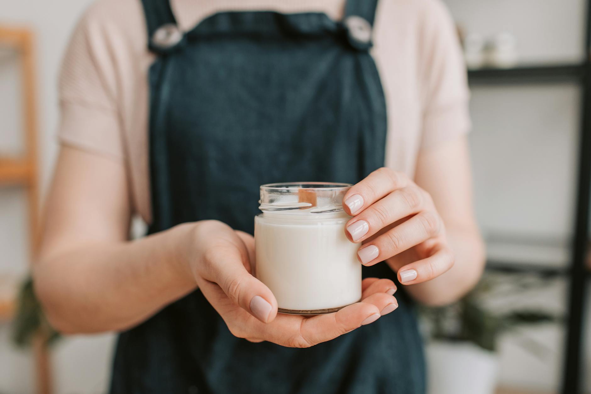 Read more about the article How to Use Mason Jars for Candle Making