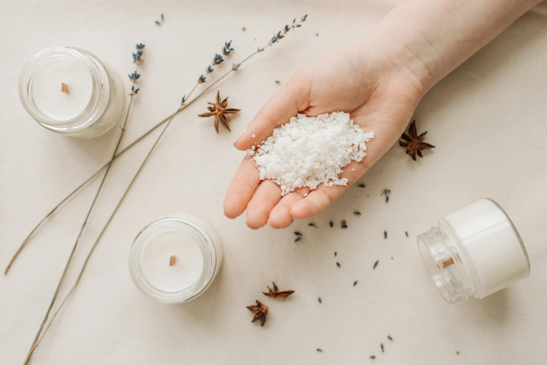 Read more about the article Coconut Wax vs Soy Wax: Which Is Better for UK Candle Makers?