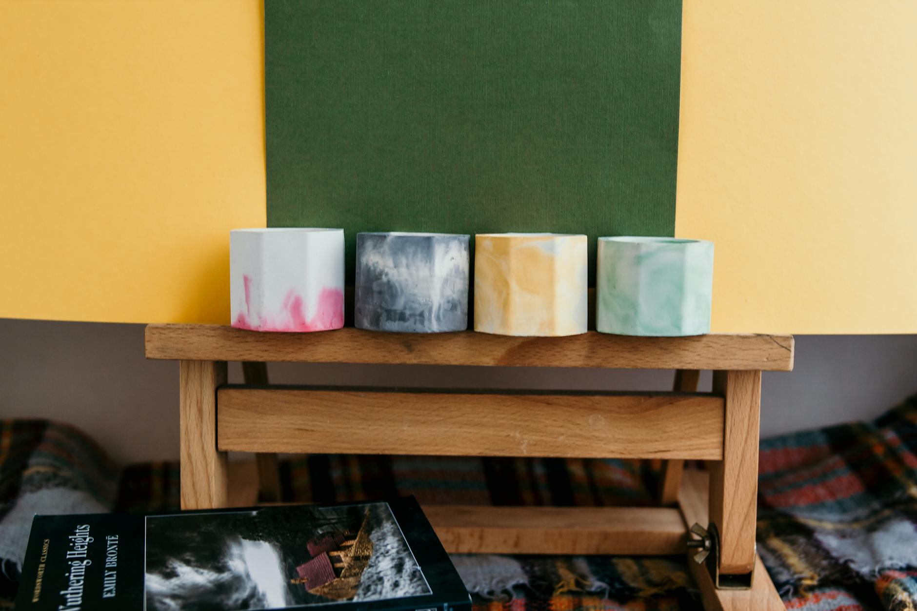 Read more about the article Choosing Candle Moulds: Silicone, Metal and Plastic