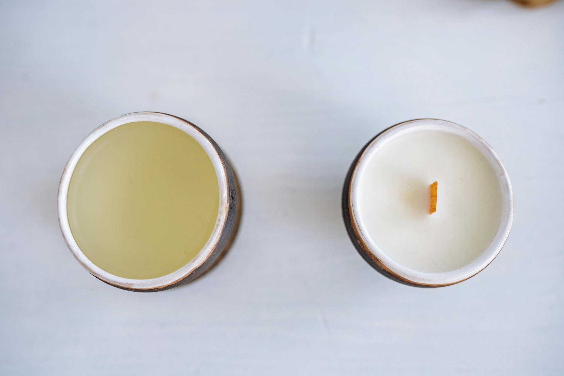 Read more about the article Cotton Wicks vs Wood Wicks: A Comparison for Beginners