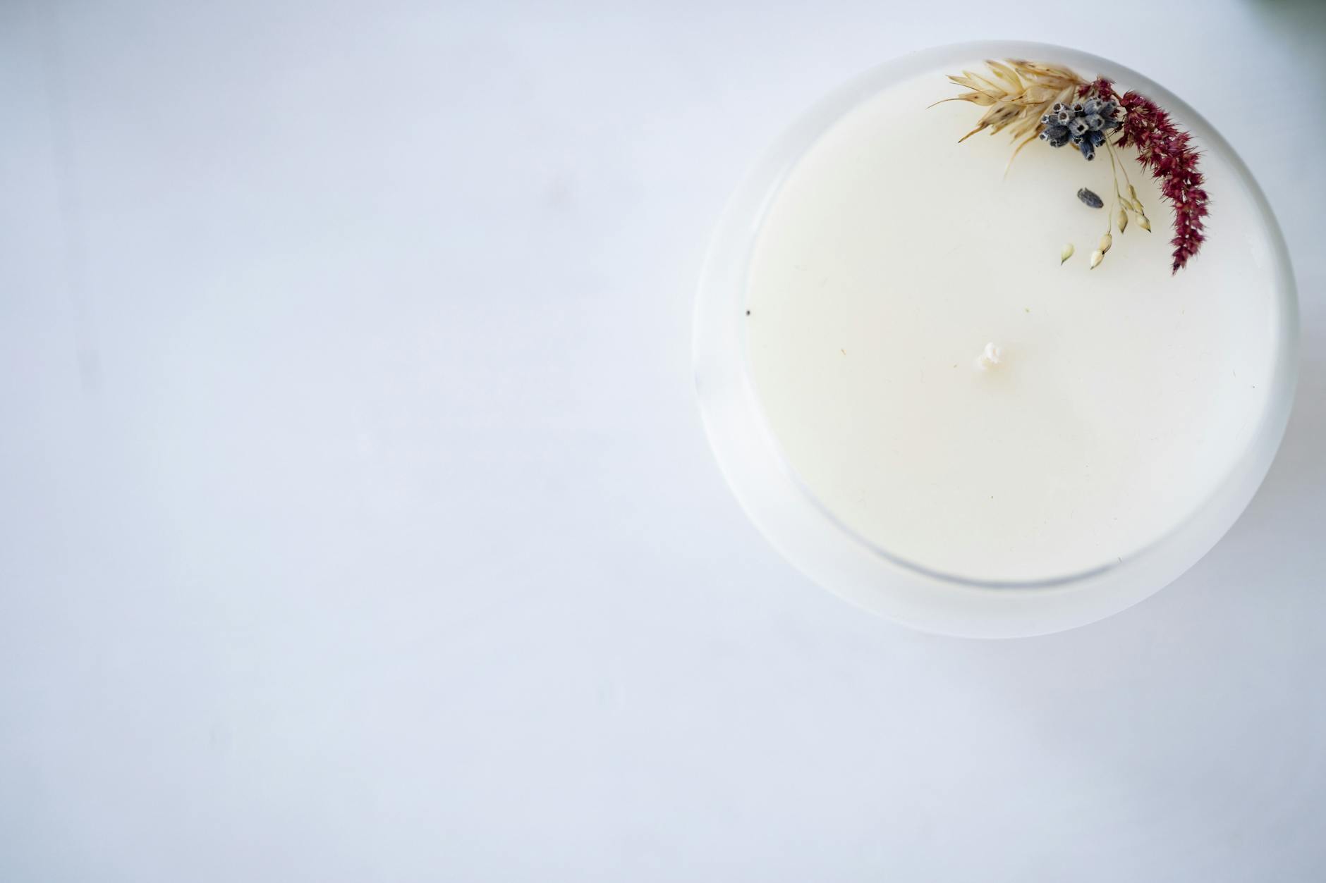 Read more about the article Top 10 Candle Fragrances That Sell Well in the UK